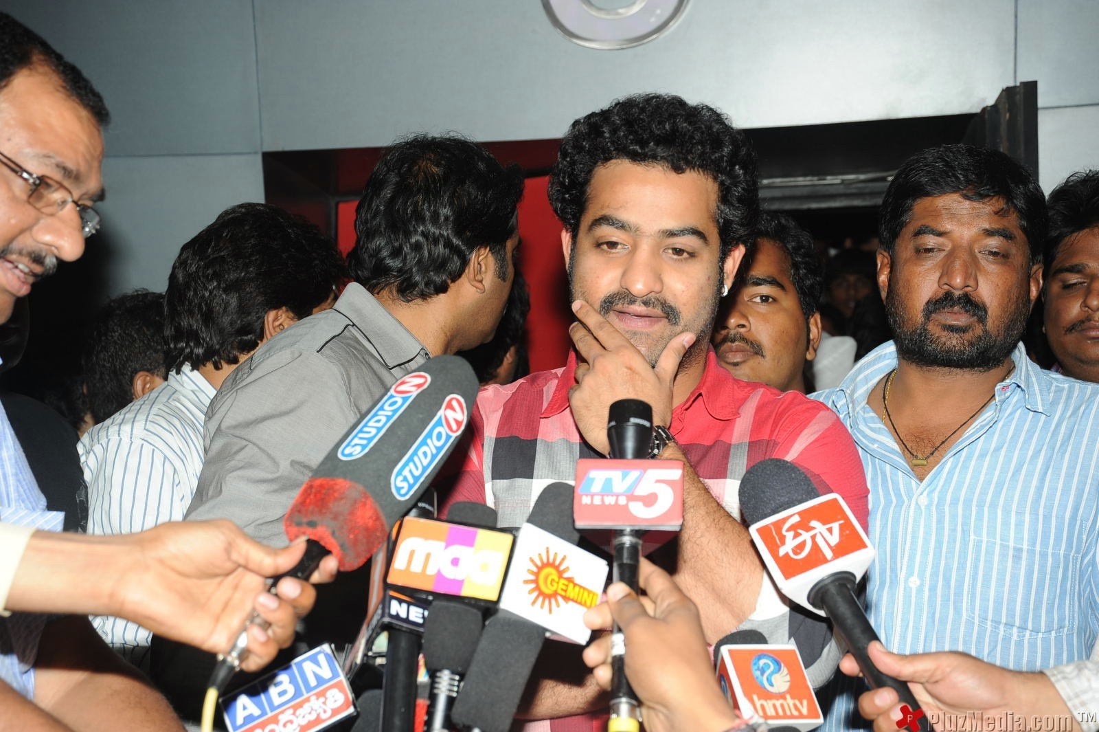 Jr NTR at Oosaravelli Specital Show - Pictures | Picture 96300